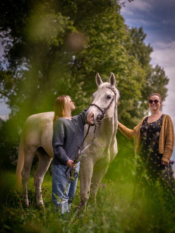 Gauche: No Frills de Petite Knit ; droite : Sif de Védís Jónsdóttir